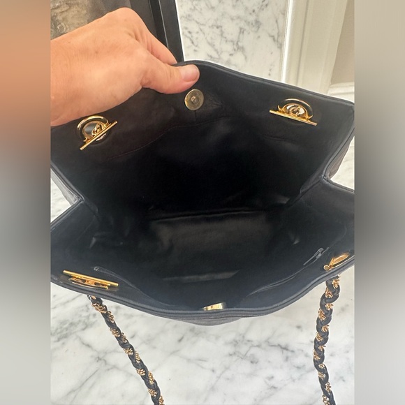 Authentic Bally Navy calfskin leather shoulder Bag! - Picture 5 of 6